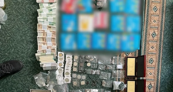 Двох мешканців Київщини затримали за контрабанду старовинних монет