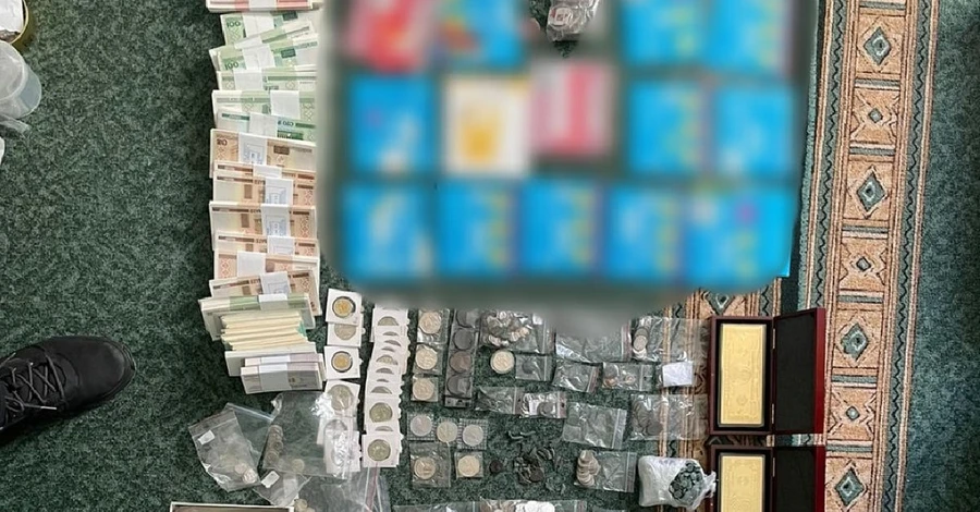 Двое жителей Киевщины задержаны за контрабанду старинных монет