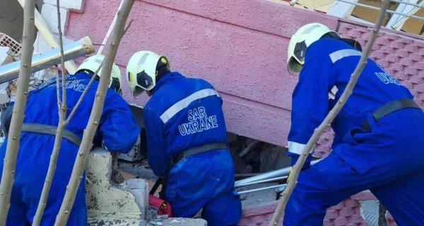 205 годин під завалами: бійці ДСНС врятували жінку в Туреччині