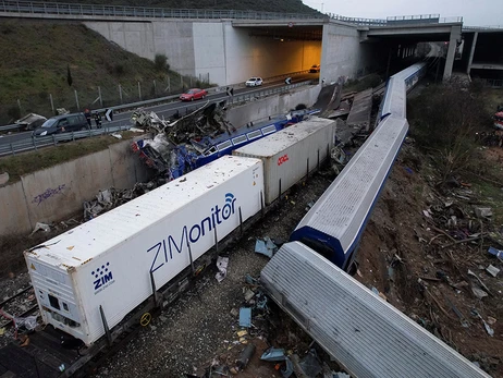 МИД выясняет, были ли украинцы в столкнувшихся в Греции поездах