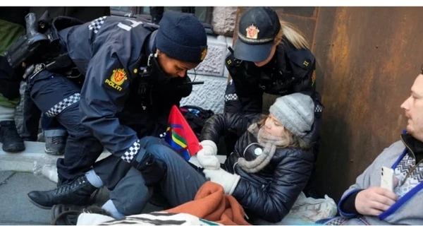 В Норвегии полиция задержала Грету Тунберг, которая блокировала Минэнергетики  