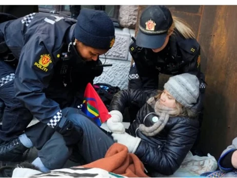 В Норвегии полиция задержала Грету Тунберг, которая блокировала Минэнергетики  