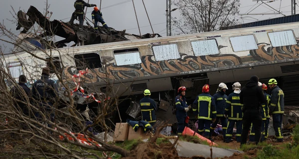 Міністр інфраструктури Греції подав у відставку через смертельне зіткнення потягів