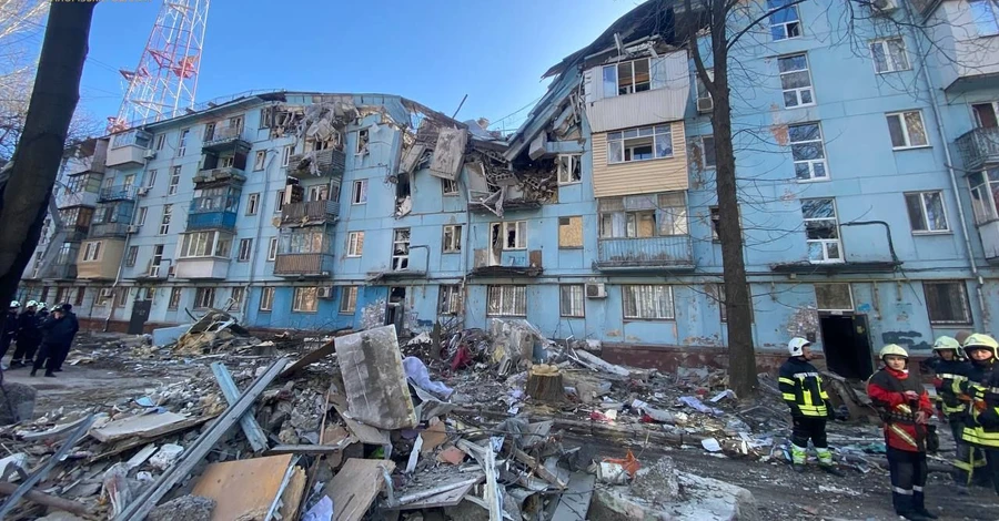 Удар по Запорожью: 4 человека погибли, 11 спасены из-под завалов