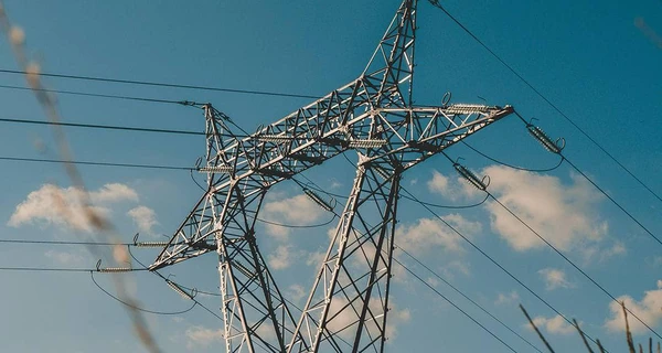 В Сумах російська ракета влучила в лінію електропередач, є аварійні відключення