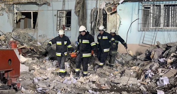 В Запоріжжі з-під уламків зруйнованої російською ракетою 5-поверхівки деблокували ще два тіла