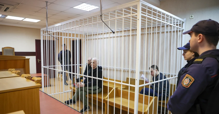 В Беларуси нобелевского лауреата Биляцкого осудили на 10 лет колонии
