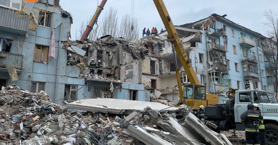 Жертвами ракетного удара по многоэтажке в Запорожье стали 10 человек