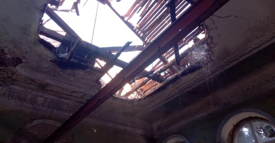 Росіяни розбомбили залізничний вокзал у Куп'янську