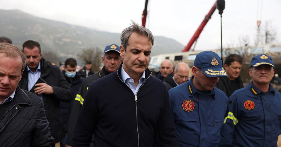 Прем’єр-міністр Греції визнав вину держави у смертельному зіткненні потягів