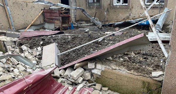 У Херсоні поліцейські врятували собаку, якого кинули на прив'язі під обстрілами