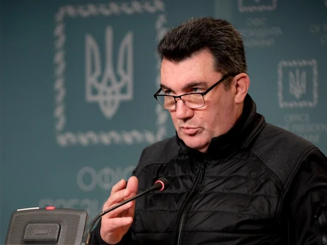Данилов: На заседании Ставки рассмотрят вопросы разрешений на выезд мужчин за границу