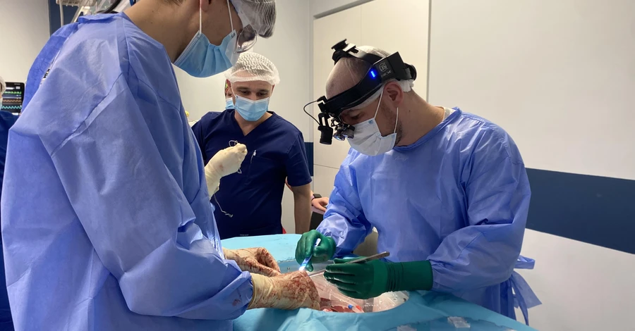 Львівські трансплантологи пересадили печінку, задіявши унікальний апарат