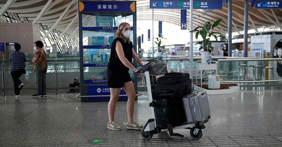 Китай поновить видачу віз для іноземців