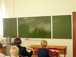 Виктор Ющенко подарил школе три доски 