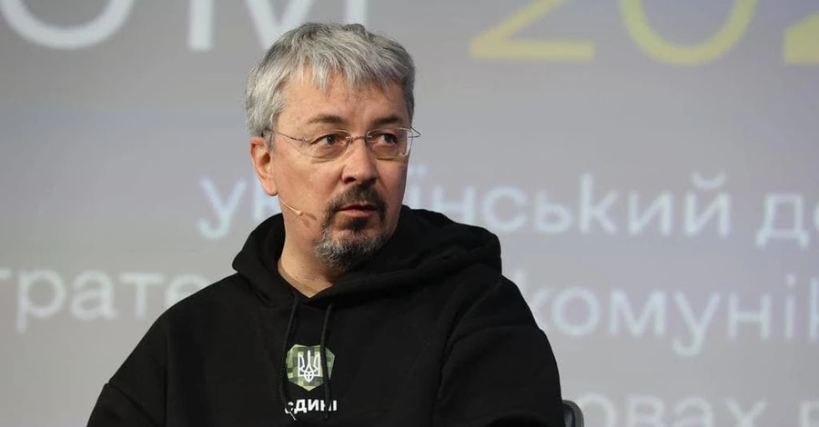 Ткаченко назвав три ключові зміни до порядку виїзду артистів за кордон 
