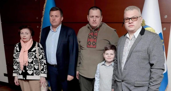 Хлопчику, чия мама стала жертвою ракетного удару у Дніпрі, подарують квартиру