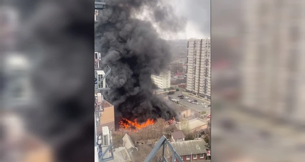 Влада РФ назвала “замикання проводки” причиною пожежі та вибухів у ростовській будівлі ФСБ