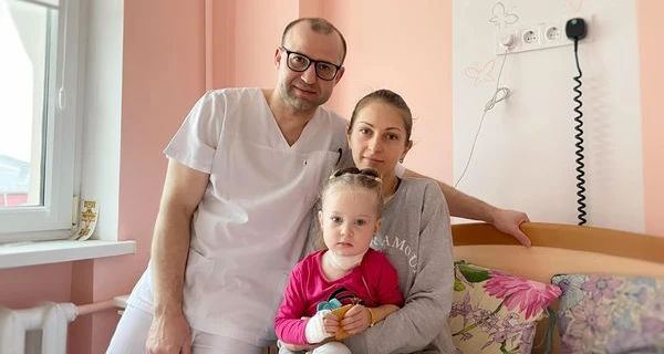 Львовские врачи спасли девочку с редким врожденным недугом