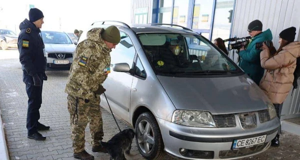 Прикордонники спростували інформацію про заборону виїзду юнаків за кордон