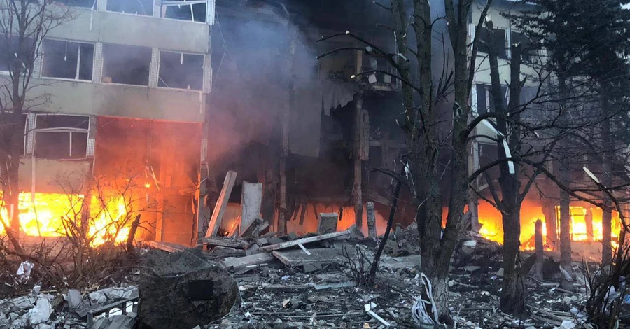 Війська РФ вдарили ракетами С-300 по житловому комплексу в Запоріжжі