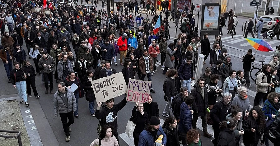 На протестах у Франції почалися зіткнення - силовики затримали 169 людей