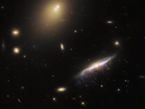 Телескоп Hubble сфотографував незвичайну галактику у формі медузи