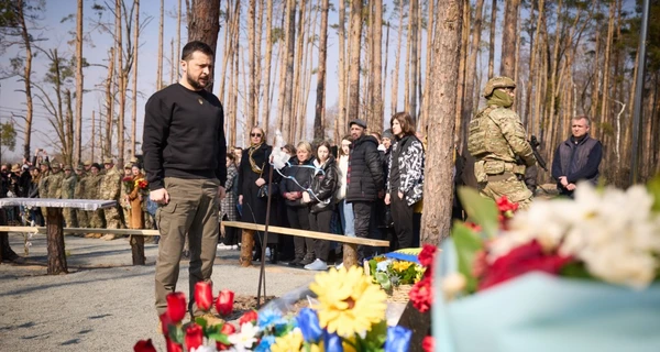 Владимир Зеленский посетил Мощун на Киевщине в годовщину освобождения села