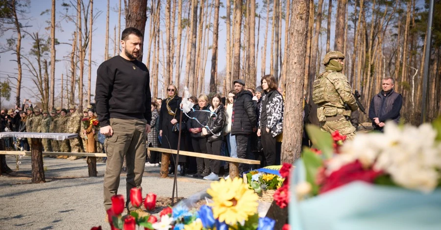 Владимир Зеленский посетил Мощун на Киевщине в годовщину освобождения села