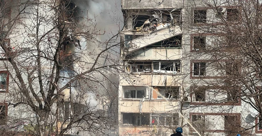 В Запорожье от удара по многоэтажкам погиб один человек, 25 - в больнице