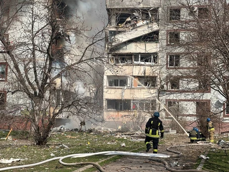 В Запорожье от удара по многоэтажкам погиб один человек, 25 - в больнице