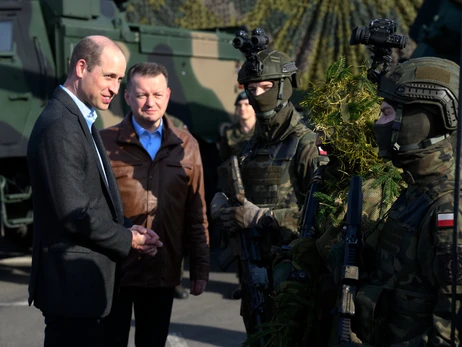 Принц Вільям таємно відвідав польську військову базу і зустрівся з українськими біженцями