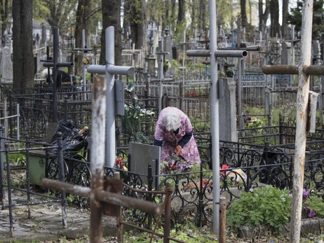 Поминальні дні: заборони на відвідування цвинтарів немає, але про безпеку треба пам'ятати
