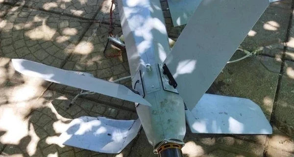 На Херсонщині росіяни скинули з дрона вибухівку на адмінбудівлю