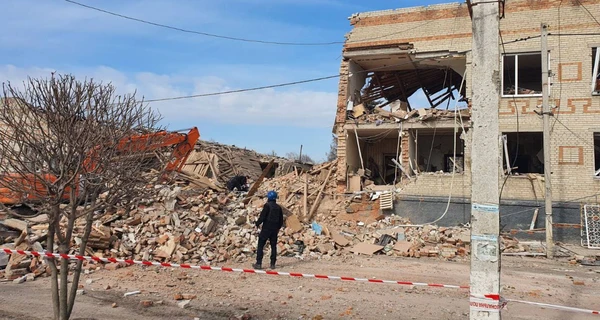 Росіяни 67 разів накрили вогнем Херсонщину та вдарили по відділку поліції на Сумщині - є жертви