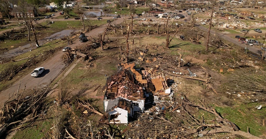 Байден запровадив надзвичайний стан у регіоні США, де пронеслось смертоносне торнадо
