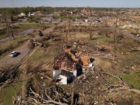 Байден ввел чрезвычайное положение в регионе США, где пронеслось смертоносное торнадо