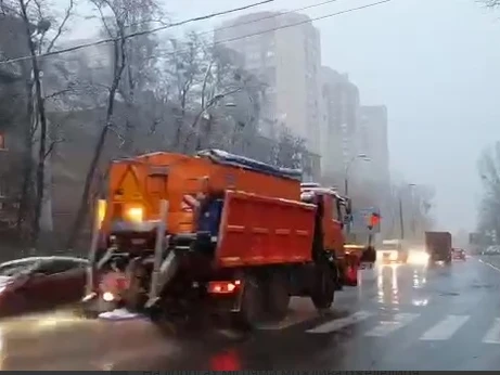 В Киеве выпал снег: власти столицы просят горожан быть осторожными