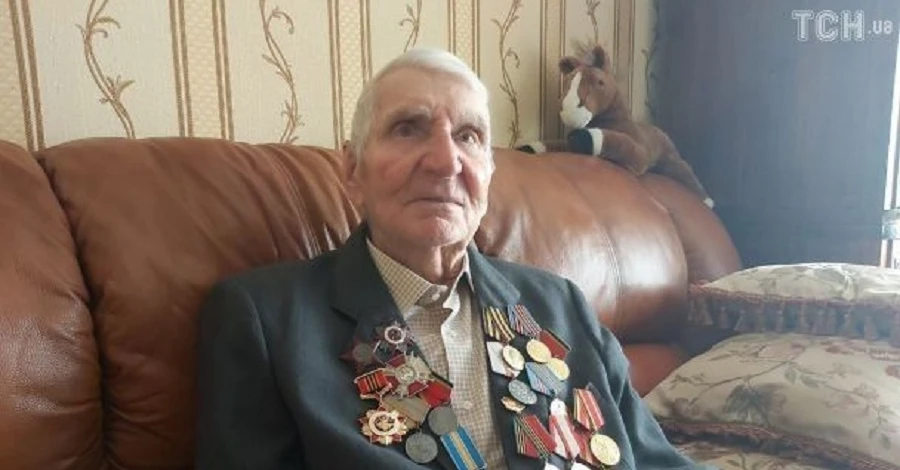100-летний киевлянин раскрыл секрет своего долголетия: По утрам пью кофе и ем мед с орехами