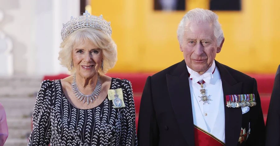 Королева Камилла в Германии пришла на ужин в бриллиантовой диадеме и ожерелье Елизаветы II