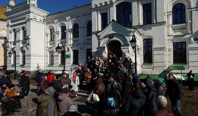 В Киево-Печерской лавре блокируют работу государственной комиссии