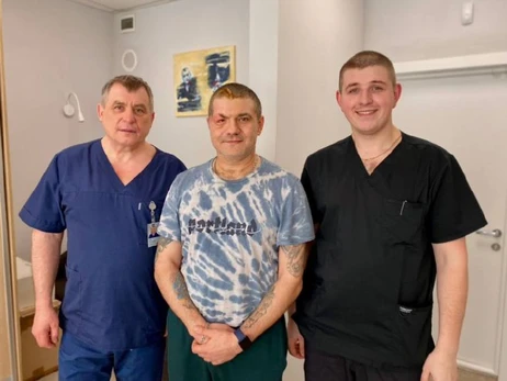 У Львові хірурги практично наново склали череп пораненому військовому