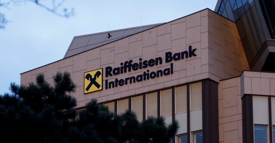 Австрійський Raiffeisen Bank «продовжить розглядати» можливість виходу з Росії