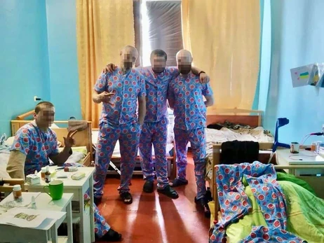 Хлопцы просят повеселее: волонтеры из Стрыя шьют пижамы раненым бойцам