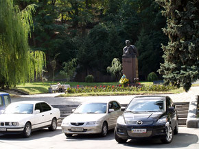 Памятник Франко уберут, чтобы сделать парковку? 