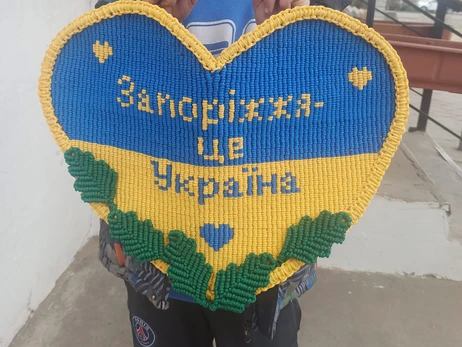 В Запорожье у 11-летнего мальчика украли вязанное сердце, которое он готовил на конкурс