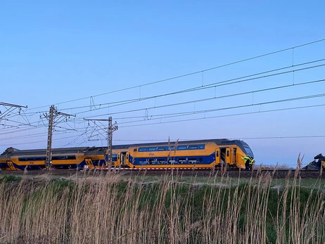 У Нідерландах десятки людей постраждали через зіткнення пасажирського поїзда та будівельного крана
