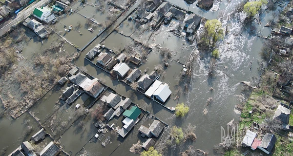 Потоп в Краматорске. Жителей спасатели снимали с крыш