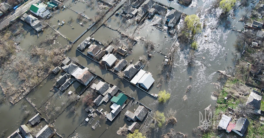 Потоп в Краматорске. Жителей спасатели снимали с крыш