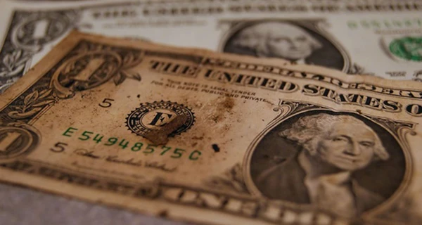 Ветхие доллары: почему их так много и что с ними делать
